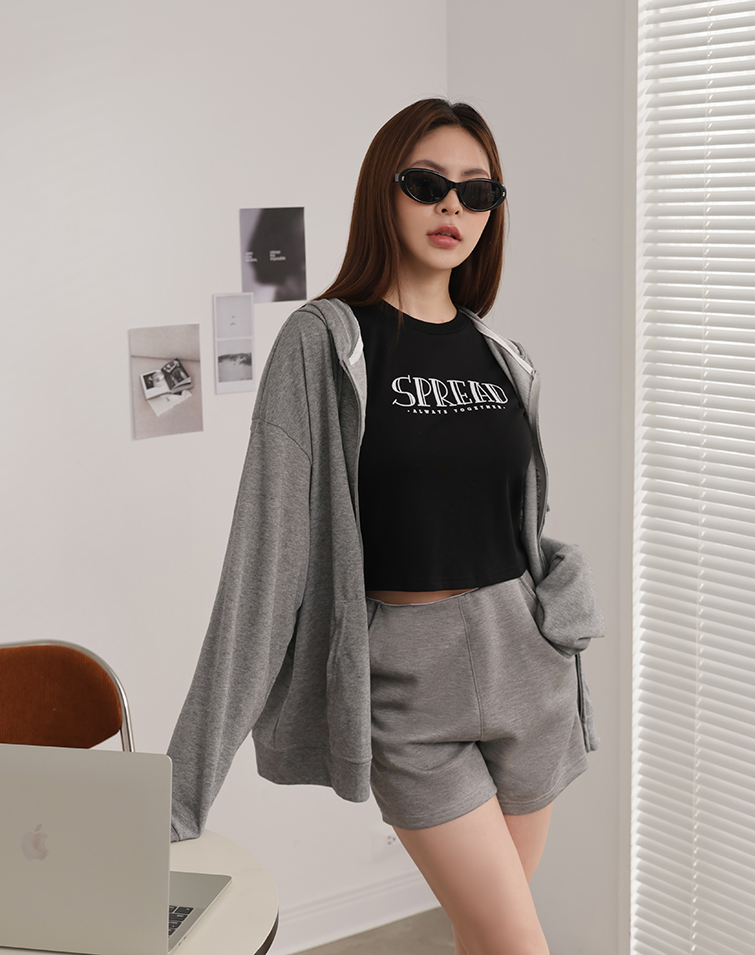 MINIMAL SPREAD PRINT TOP