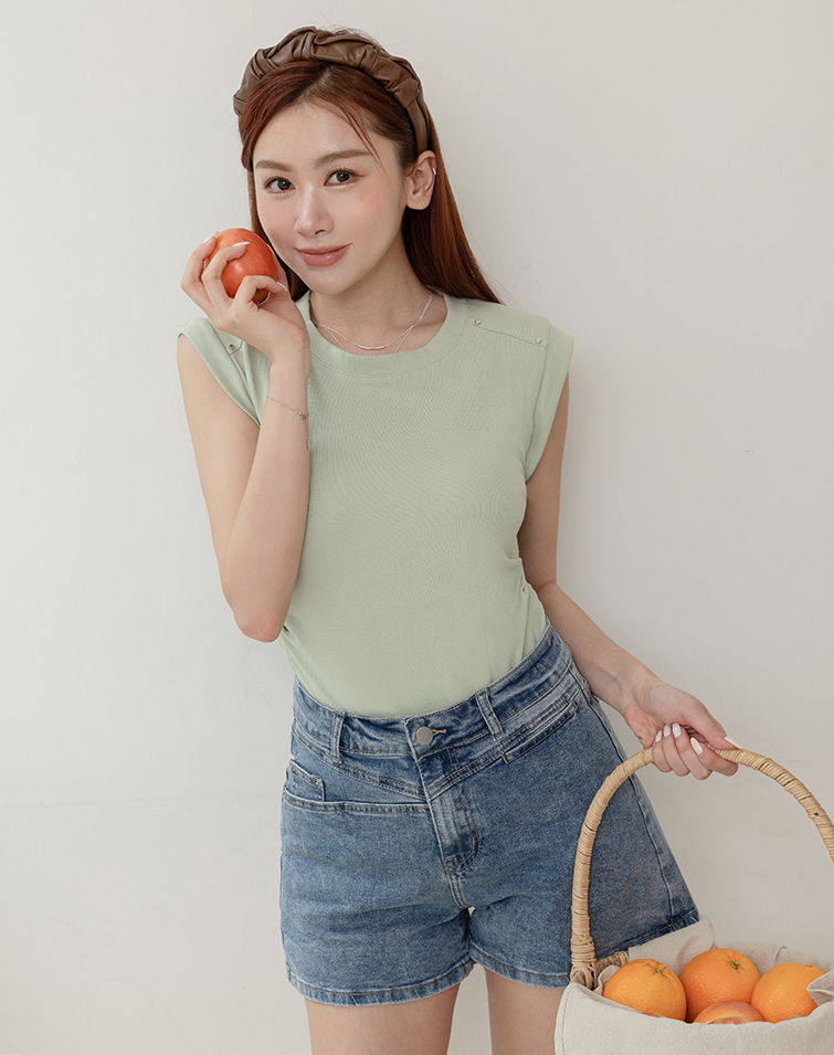 SIDE-RUCHED SCULPTING SLIM TOP