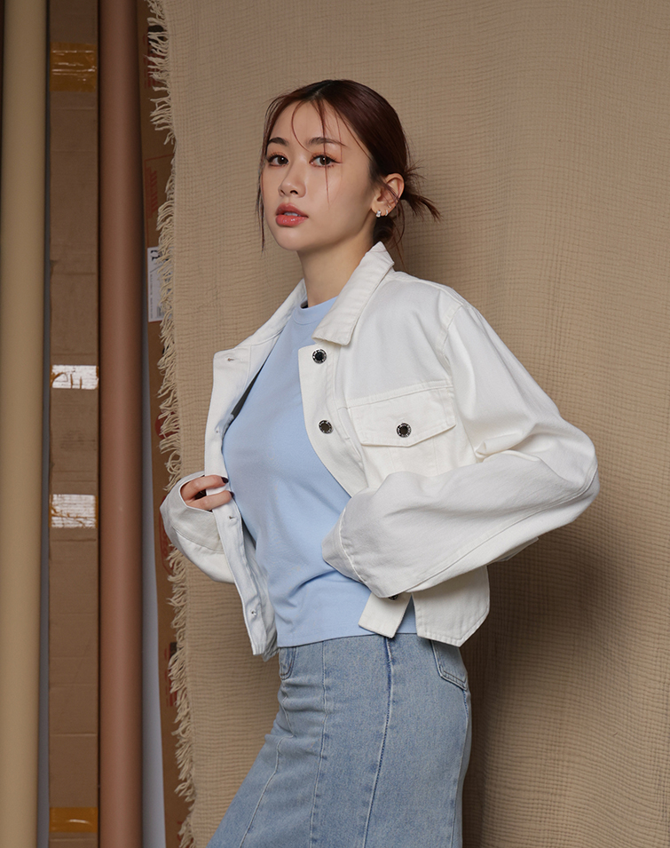 CHIC AND STYLISH CROPPED SOFT DENIM JACKET