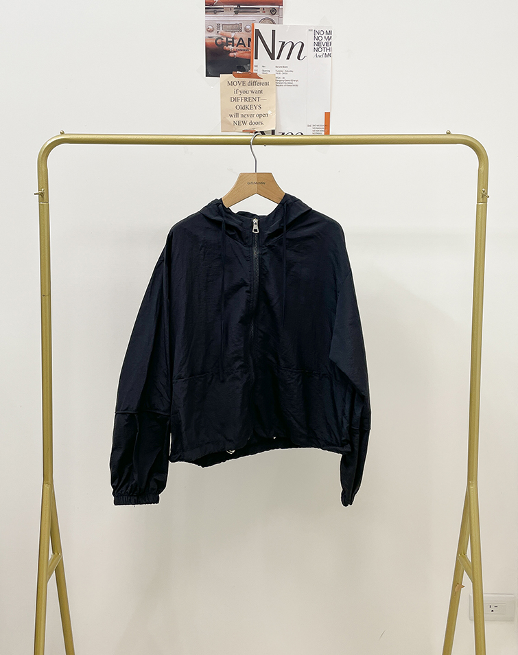 LIGHTWEIGHT DRAWSTRING HOODED JACKET