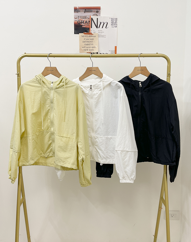LIGHTWEIGHT DRAWSTRING HOODED JACKET