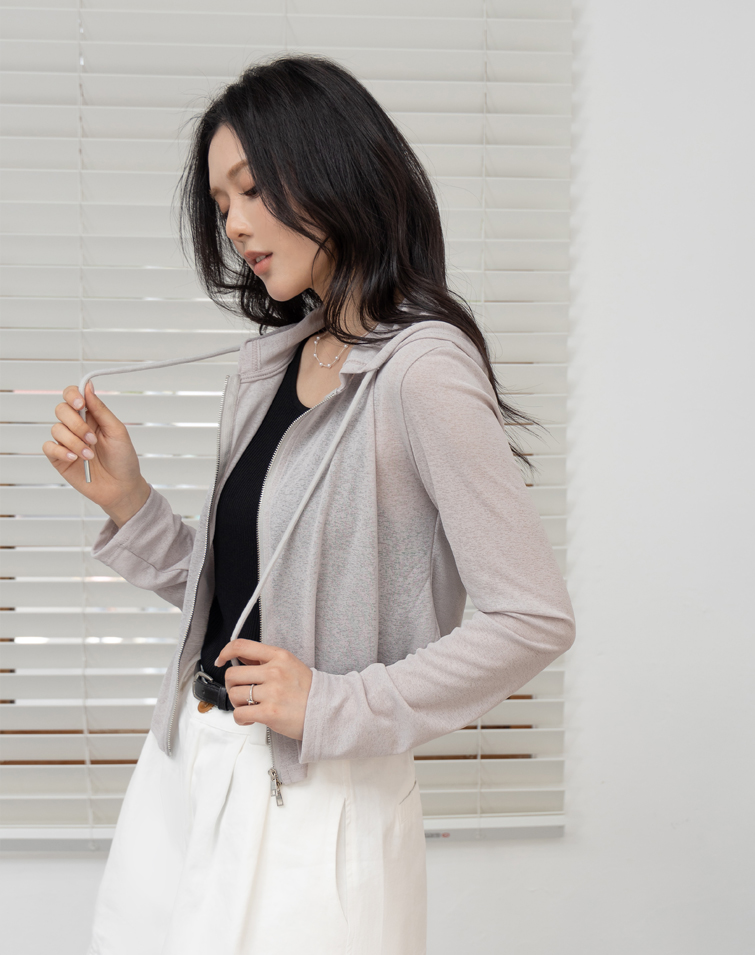 BREATHABLE LIGHTWEIGHT HOODED JACKET