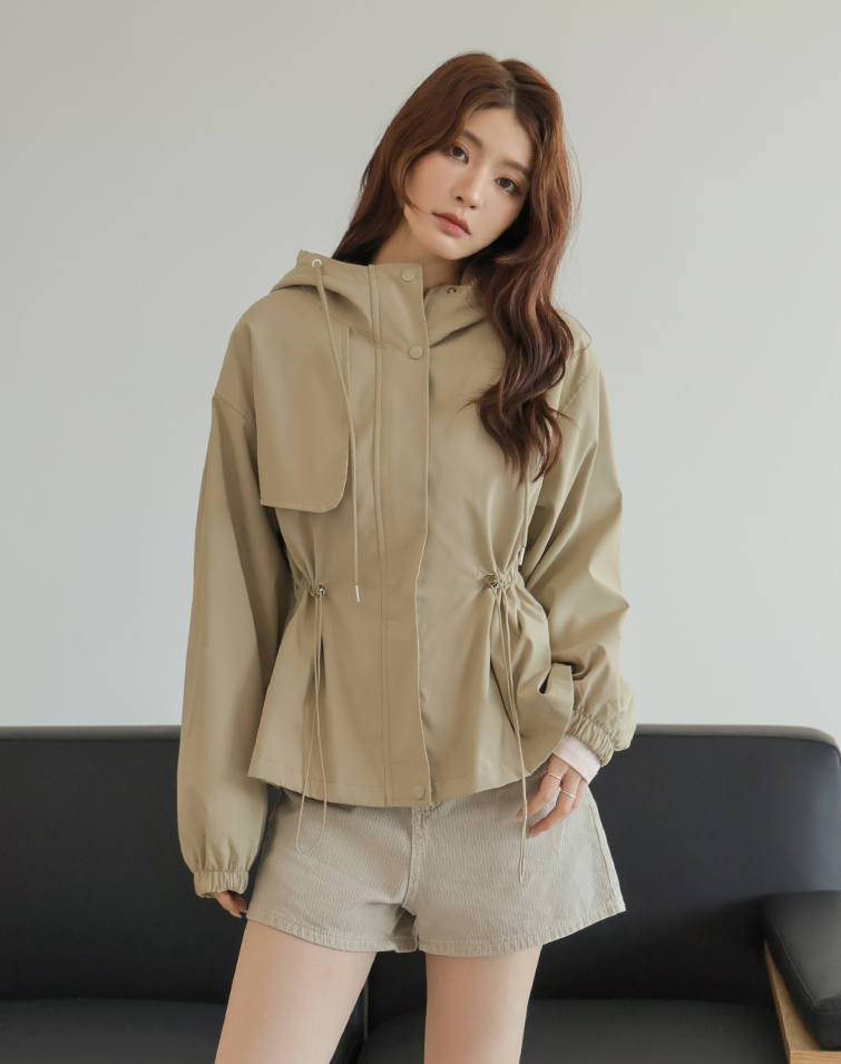 LIGHT-MATTE DRAWSTRING HOODED JACKET