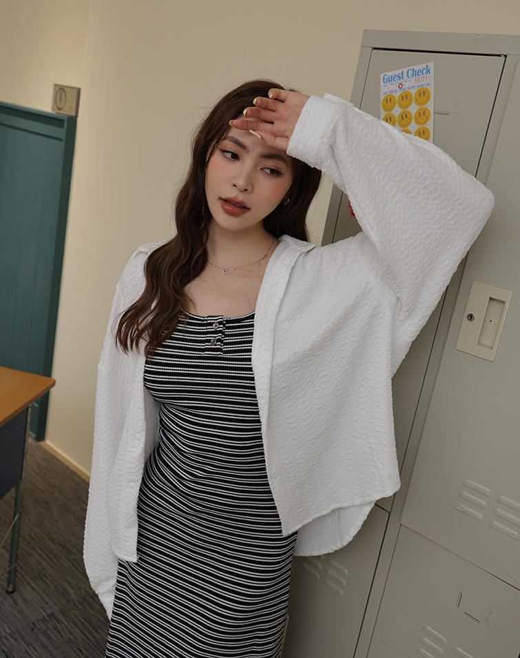 RIPPLED DESIGN COLLARED LONG-SLEEVE TOP
