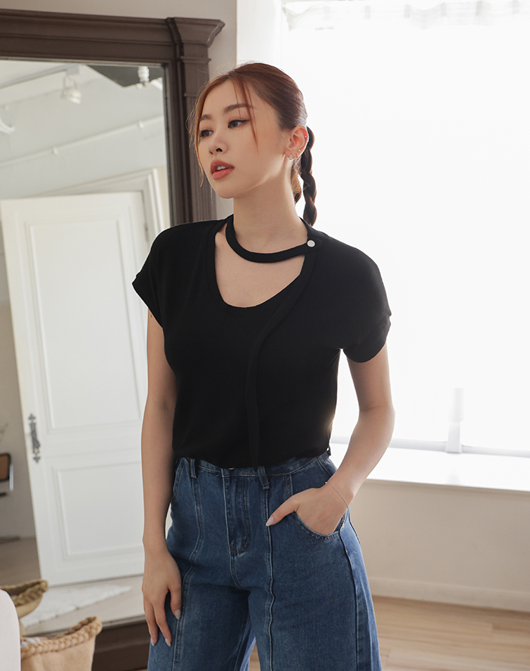 SOLID COLOR HOLLOW DESIGN SHORT-SLEEVE TOP