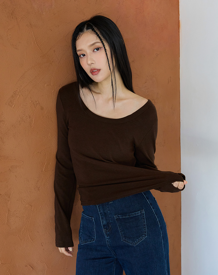 VERSATILE CREW-NECK LONG-SLEEVE TOP