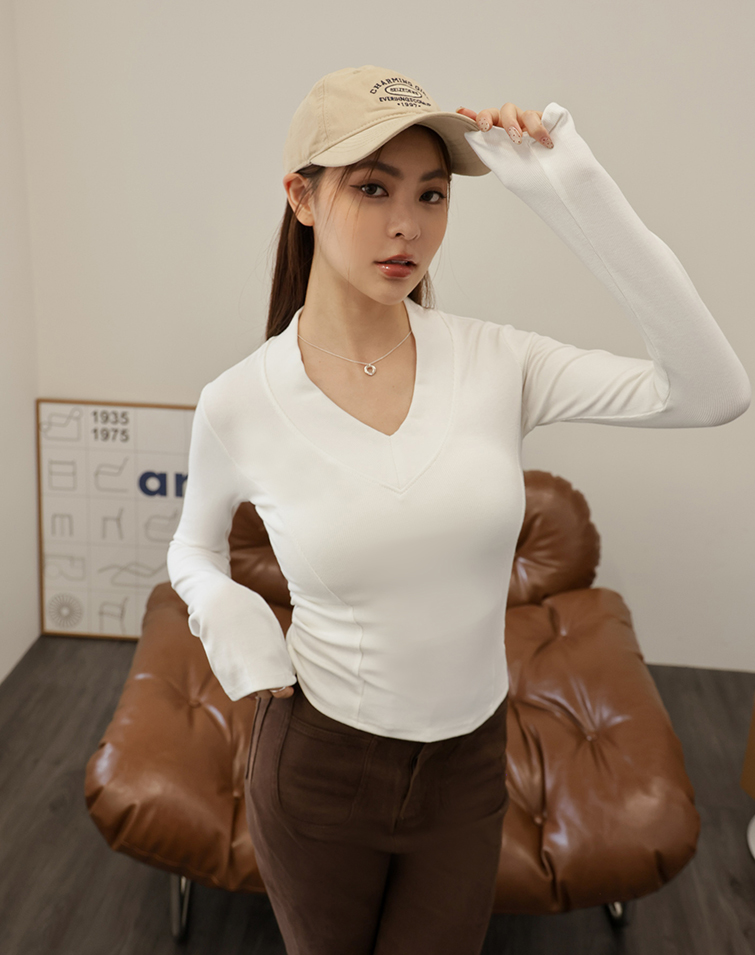 SLIM FIT V-NECK LONG-SLEEVE TOP