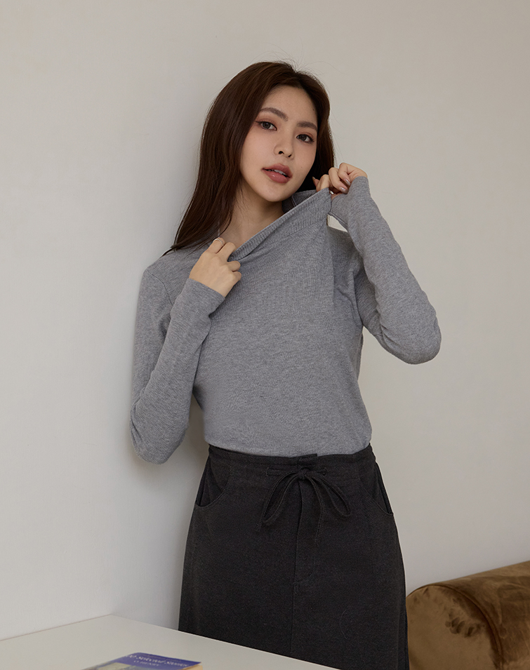 SOFT-TOUCH HIGH-NECK BASE TOP