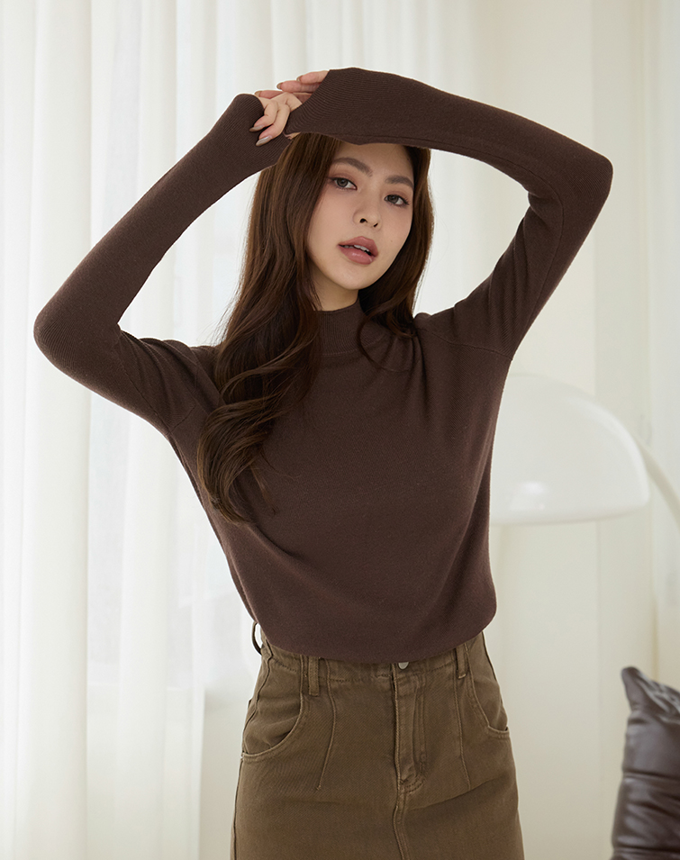 SOFT-TOUCH HIGH-NECK BASE TOP