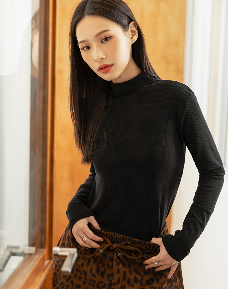 COZY RIBBED HIGH-NECK TOP