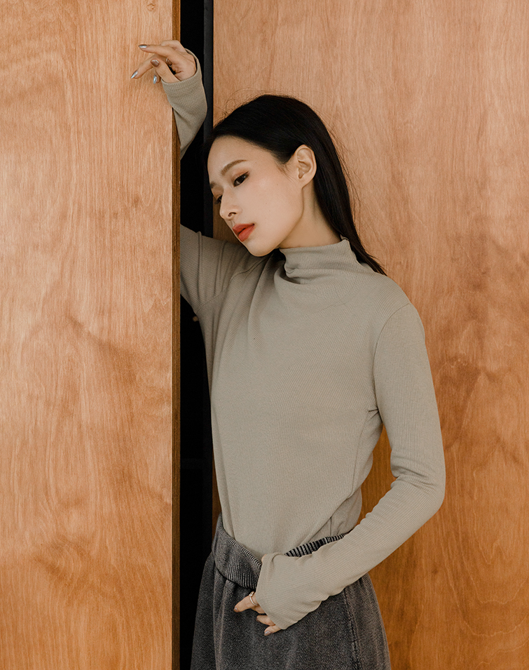 COZY RIBBED HIGH-NECK TOP
