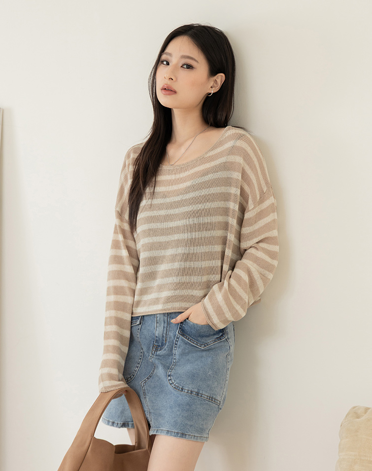 CONTRAST-STRIPED KNIT TOP