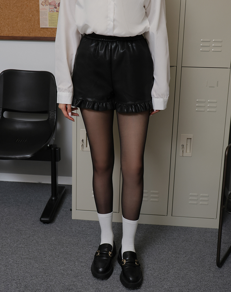 ELEGANT RUFFLE LEATHER SHORTS