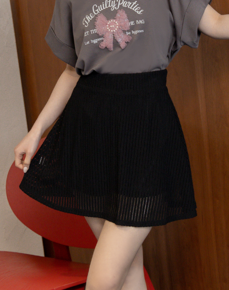 SOFT-TEXTURED ELASTIC WAIST MINI SKIRT