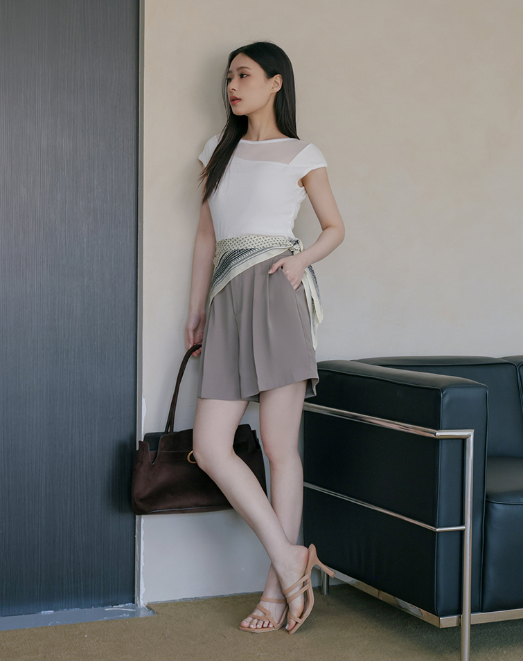 PLEATED CURVE TAILORED