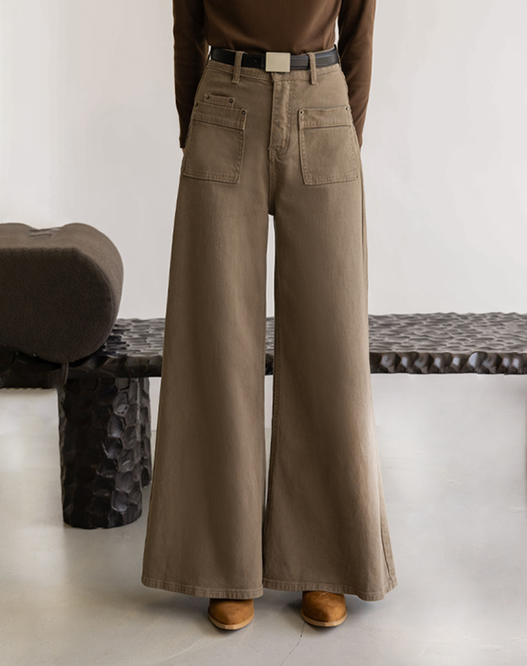 HIP-LIFTING STRETCH PANTS
