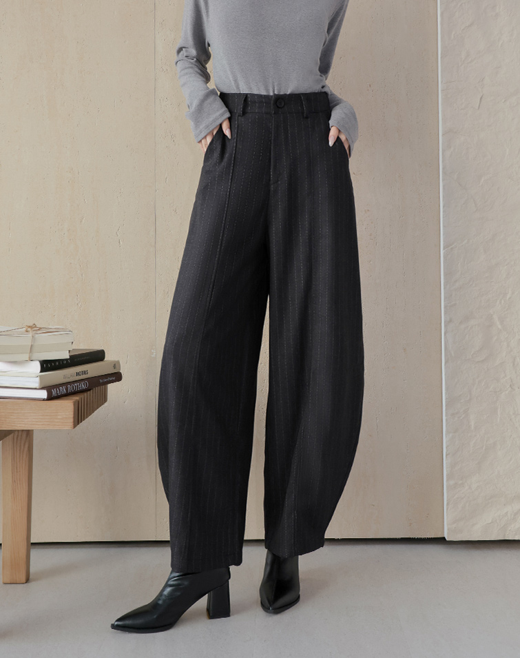 STRIPED TAILORED CURVED PANTS