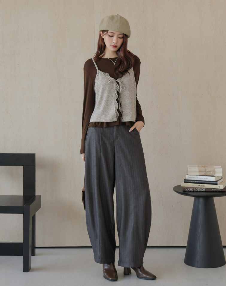 STRIPED TAILORED CURVED PANTS