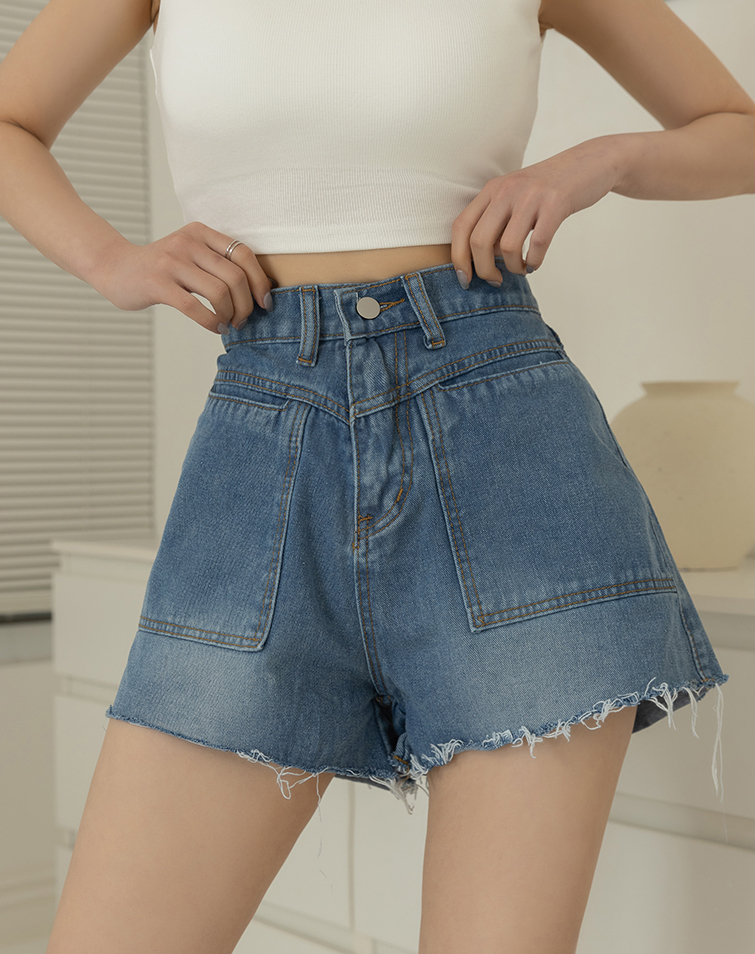 FRAYED DENIM SHORTS