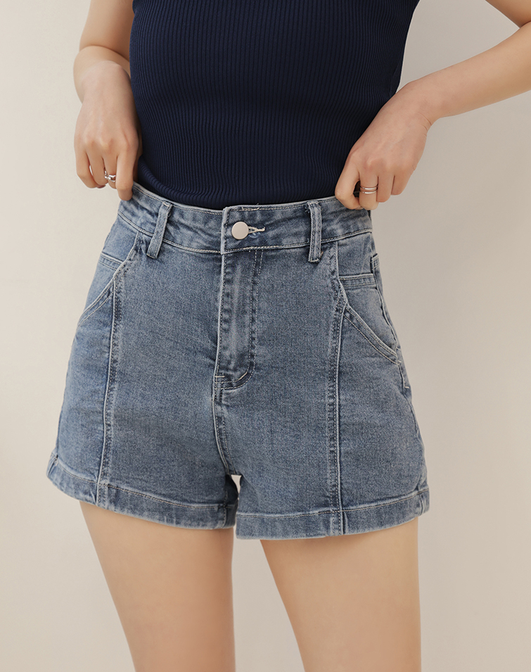 CINCHED WAIST DENIM SHORTS