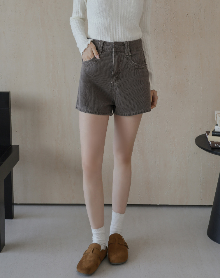 VERTICAL-STRIPED A-LINE DENIM SHORTS