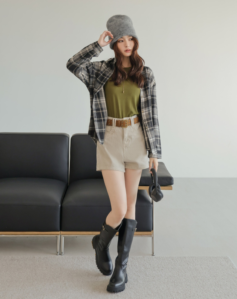 VERTICAL-STRIPED A-LINE DENIM SHORTS