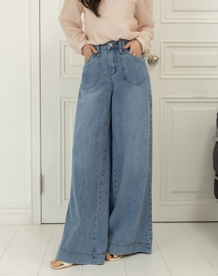 SLIMMING WASHED STRETCH DENIM WIDE-LEG PANTS