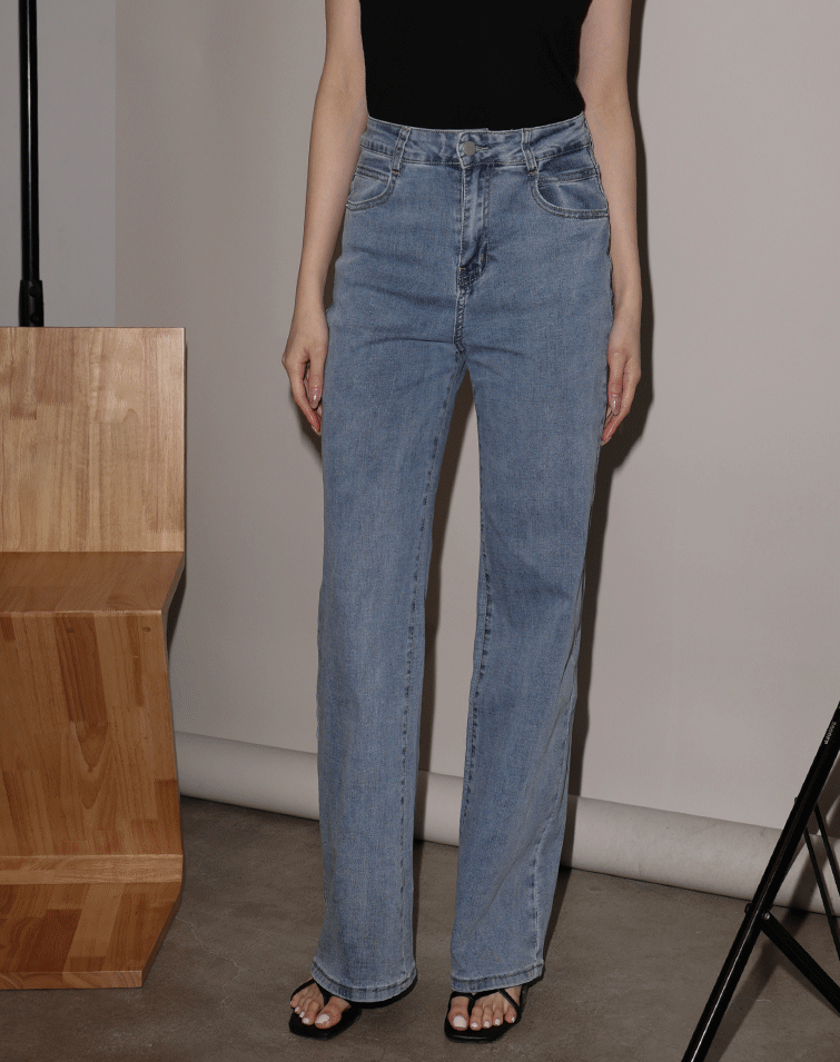 MIT WASHED DENIM STRAIGHT-LEG JEANS