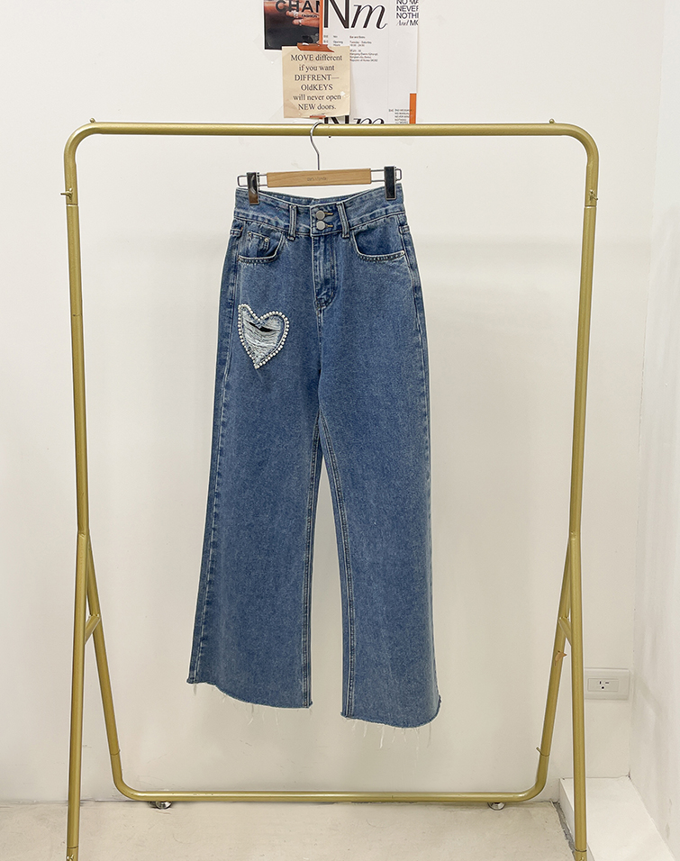 HEART BEADED DISTRESSED JEANS