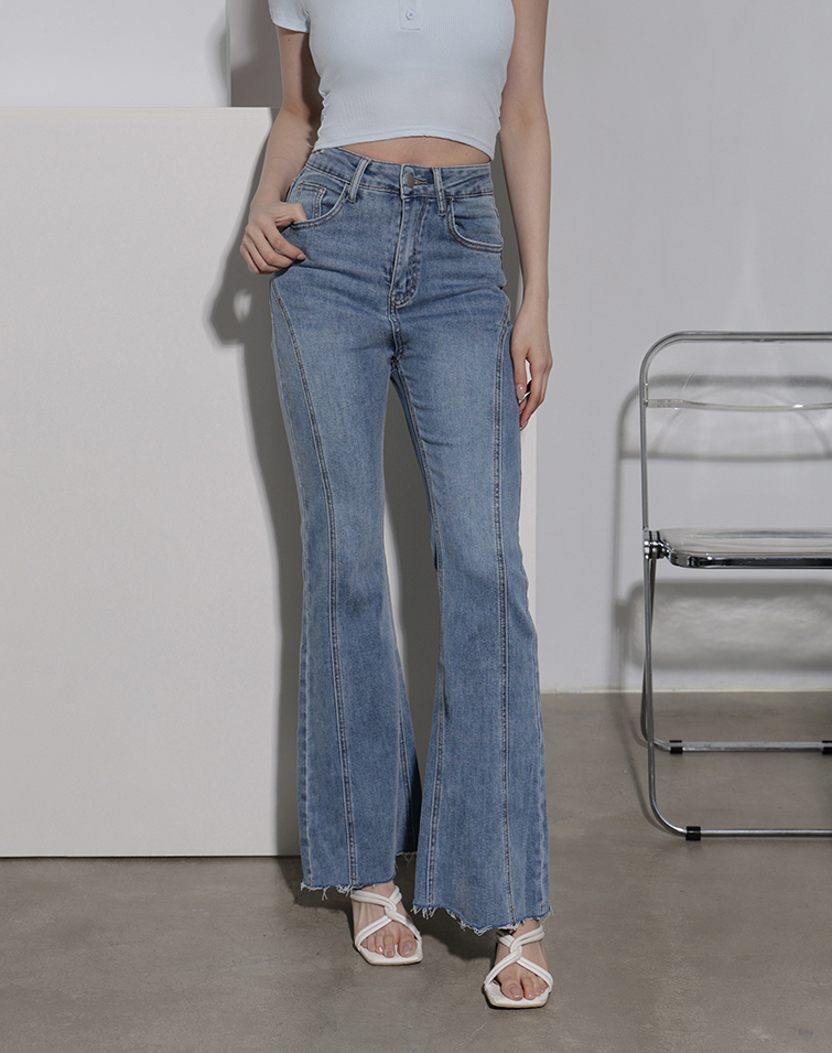 TEXTURED SEAMED SLIMMING JEANS