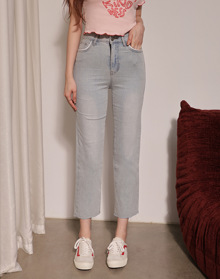WASHED BLUE TONE STRAIGHT-LEG JEANS