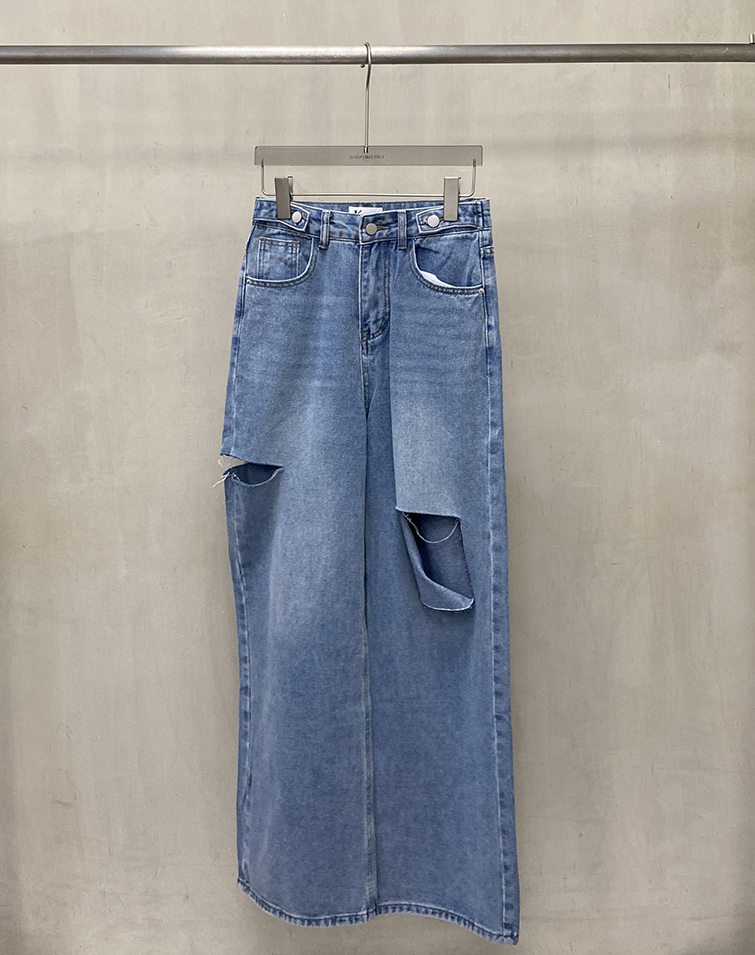RETRO DISTRESSED DENIM
