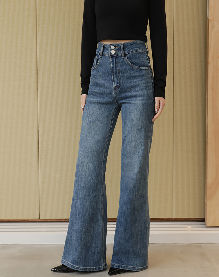 LIGHT-WASH DENIM FLARE PANTS