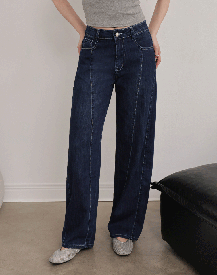 LETTER EMBROIDERY BARREL JEANS