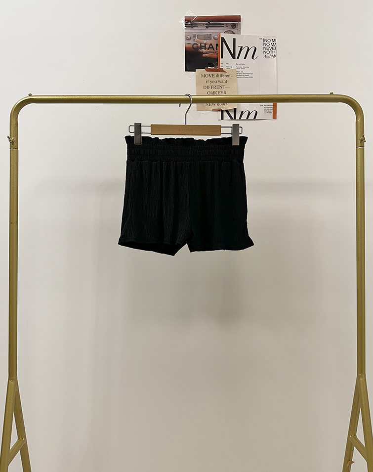 RUFFLED VERTICAL-STRIPE ELASTIC SHORTS
