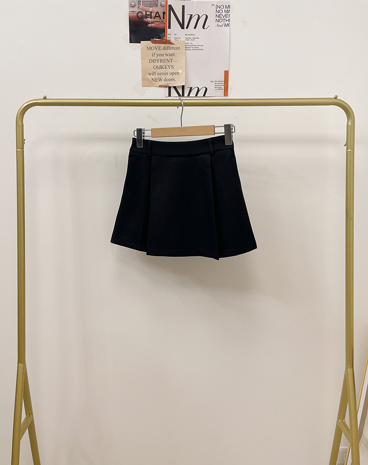 VERSATILE BOX PLEAT SOLID SKIRT