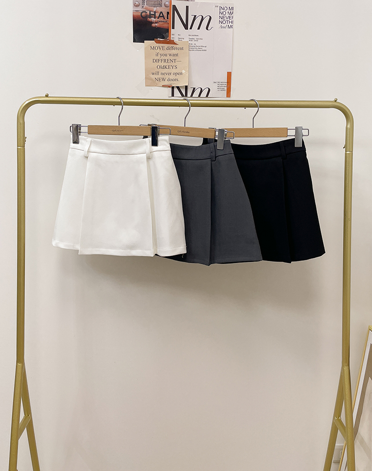VERSATILE BOX PLEAT SOLID SKIRT