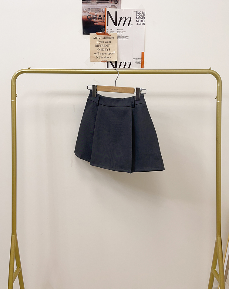 VERSATILE BOX PLEAT SOLID SKIRT