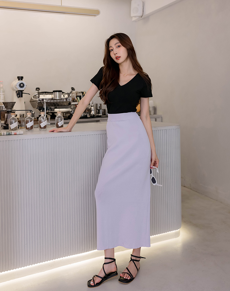 SOFT AND STRETCHY KNIT PENCIL MIDI SKIRT