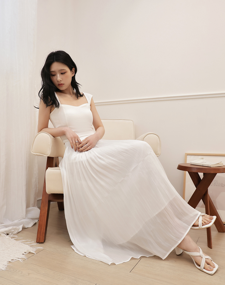 GLOSSY PLEATED ELASTIC WAIST LONG SKIRT