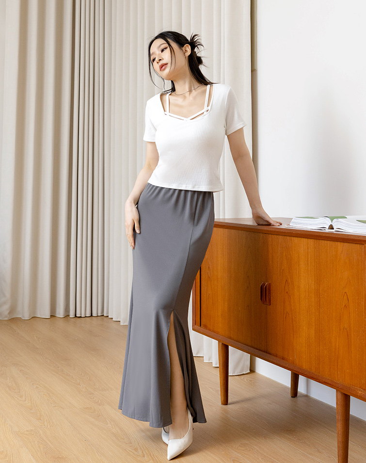 SLIM FRONT-SLIT MAX SKIRT