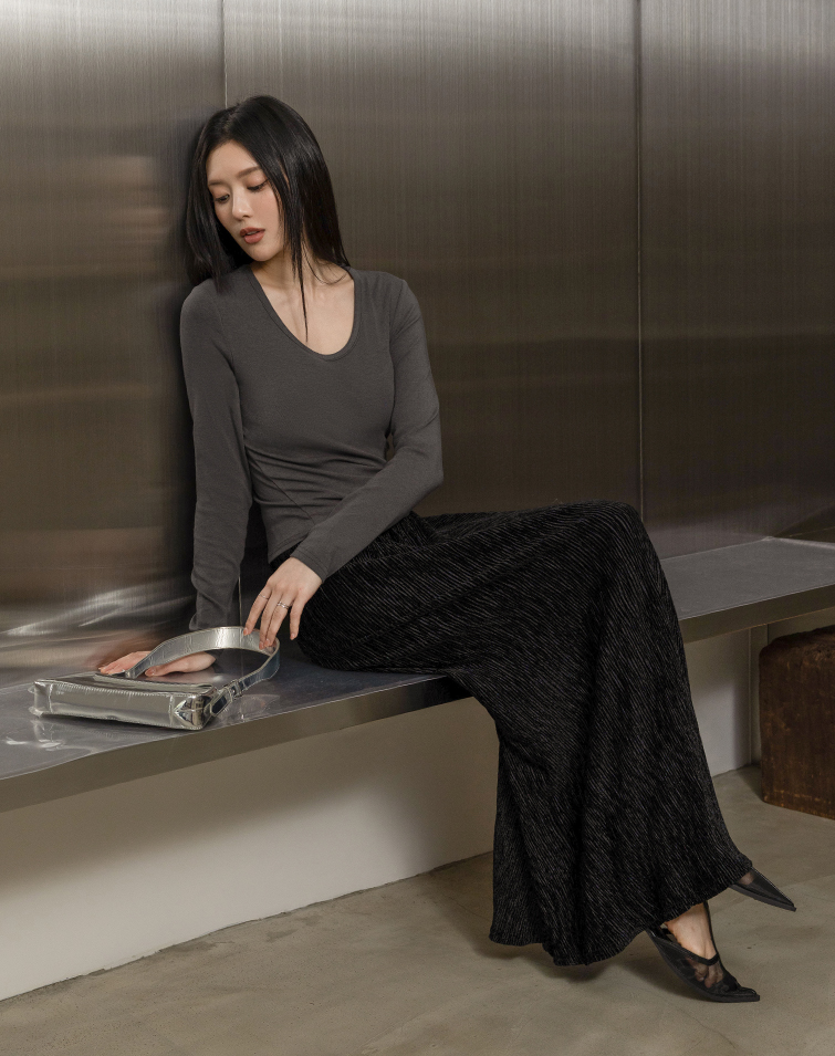 SOFT-GLOW VELVET PLEATED SKIRT