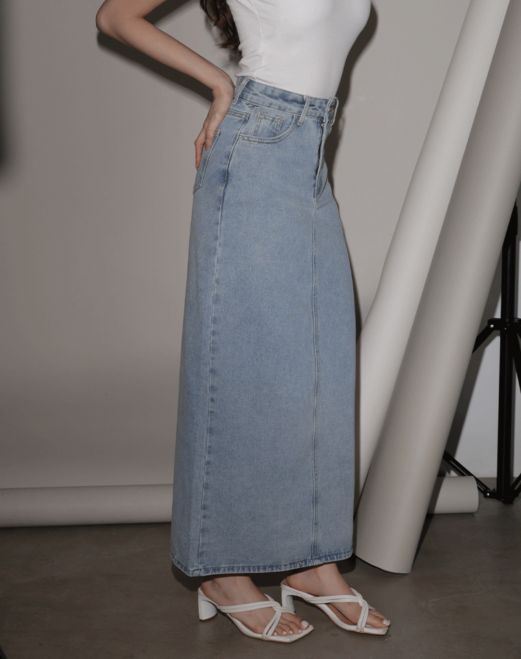 SLIM-FIT FLATTERING BACK-SLIT DENIM SKIRT