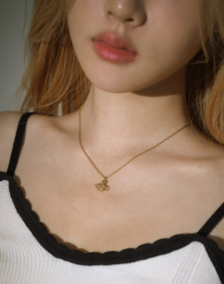 QUIZZICAL DIAMOND CLAVICLE NECKLACE