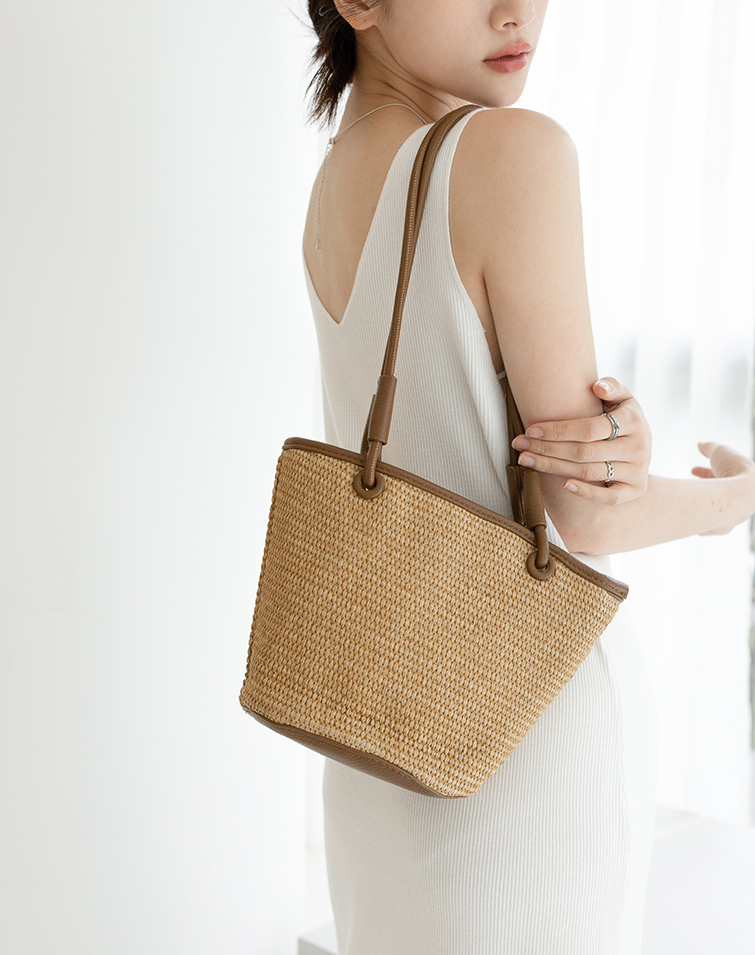 LEATHER STRAP WOVEN BAG