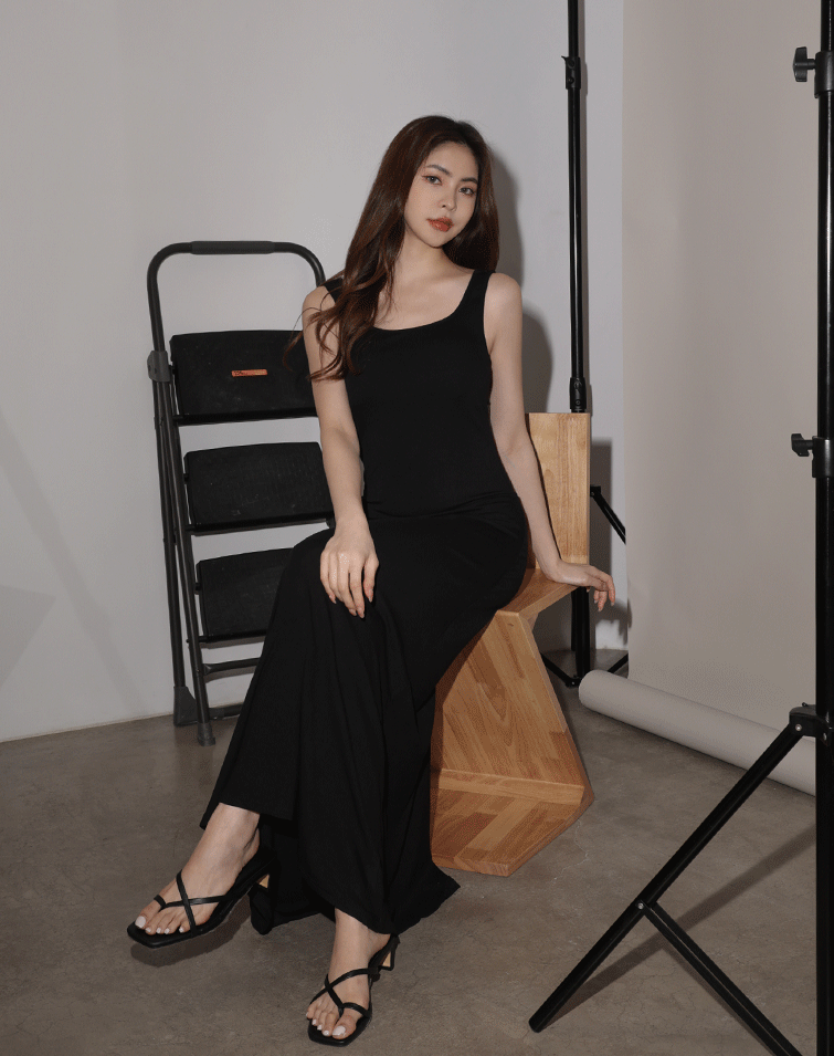 SKIN-FRIENDLY STRETCHY PADDED MAXI DRESS