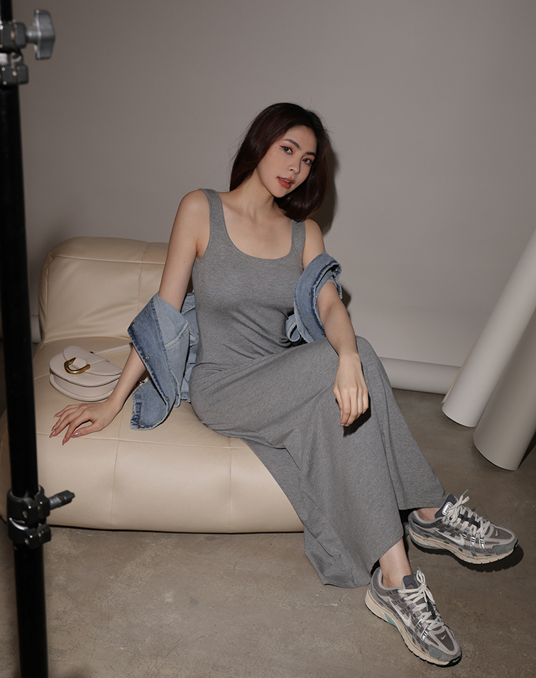 SKIN-FRIENDLY STRETCHY PADDED MAXI DRESS